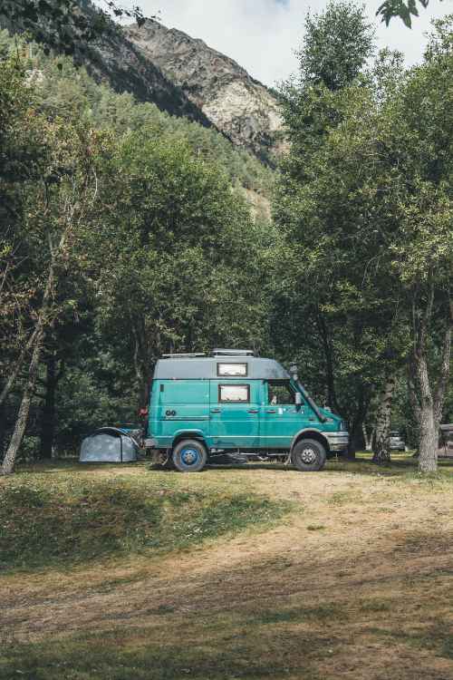Van that looks like the Mystery Machine
