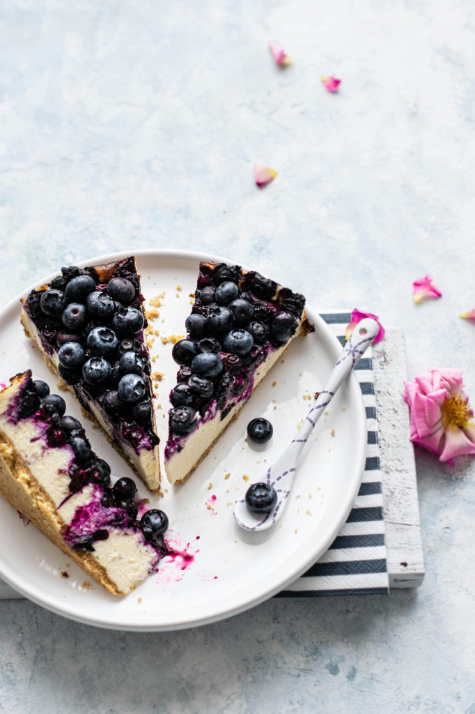 Blueberry cheesecake with graham cracker crust